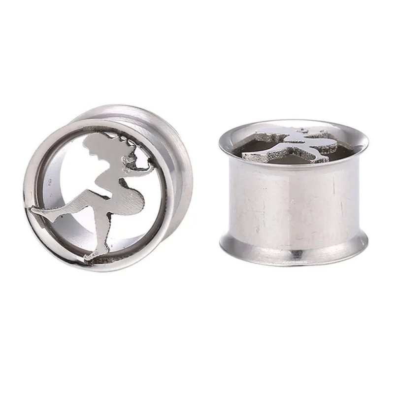 Two Edelstahl Tunnel Plug dünn silber Farben, each with a Pin up Girl cutout, crafted from hochwertigem Chirurgenstahl. One plug is shown from the side, the other from the front.