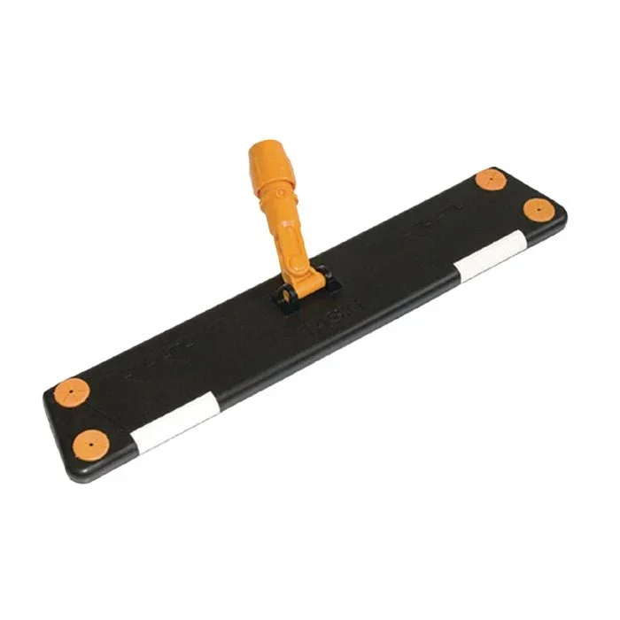 Der TASKI Lamello Staub-/Feuchtwischer 1 Stk. von Diversey Deutschland GmbH & Co. OHG ist ein schwarzer rechteckiger Mopphalter mit orangefarbenen Akzenten, einem zentralen orangefarbenen Schwenkgriff und zwei weißen Streifen zur Verwendung mit Mikrofaserstoff.