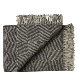 Fanø Decke, slate black von Silkeborg Uldspinderi