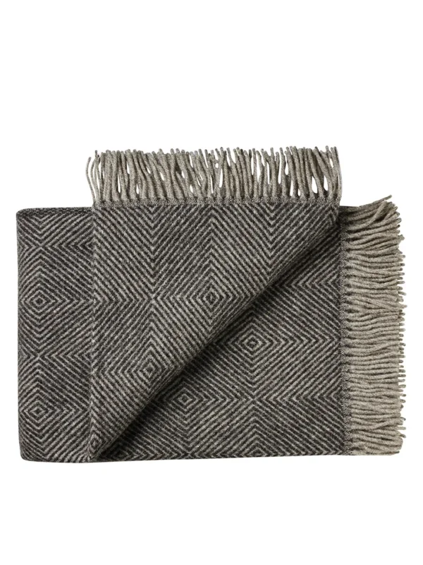 Fanø Decke, slate black von Silkeborg Uldspinderi