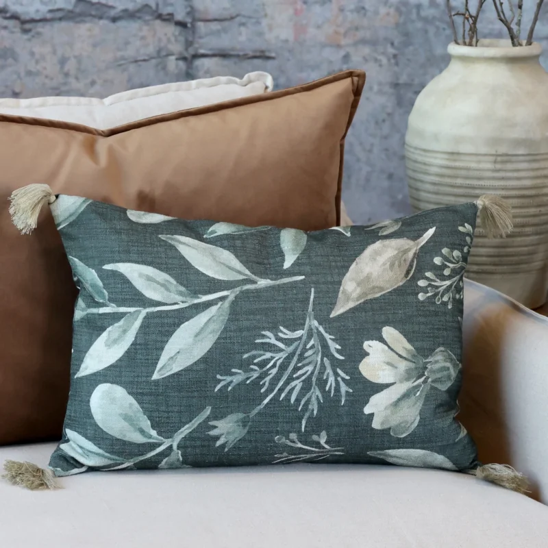 Chic Antique – Aix Kissenbezug mit Quasten und Blättermuster L50/B35 cm Oliv & Midnight