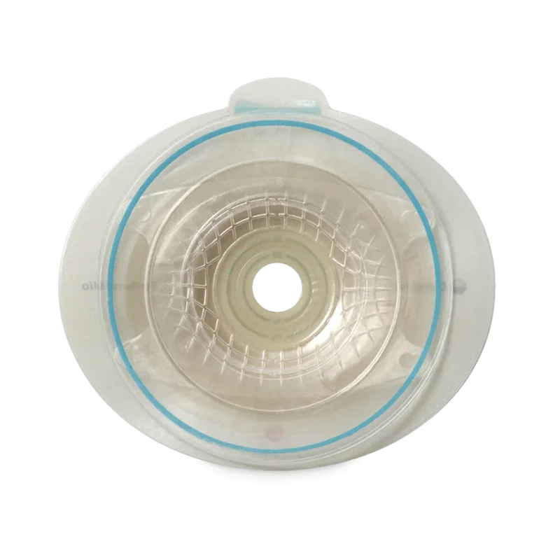 Alt-Text: Abbildung zeigt die Sensura Mio Click Basisplatte in der Größe von 50 mm, konvex light, mit einer Abdichtungstiefe von 15-30 mm. Die Platte hat eine hautfarbene Oberfläche und eine runde Form, die für ein bequemes Tragen sorgt. Sie ist mit einem Klicksystem ausgestattet, das eine einfache Anbringung und Abnahme ermöglicht. Die Basisplatte ist für die Verwendung mit verschiedenen Beuteln geeignet und wird in einer Packung mit fünf Stück präsentiert.